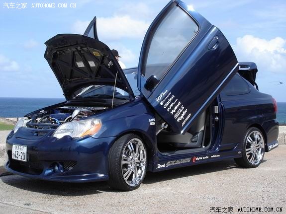 过年了发个北美威乐改装车剪刀门加大包围