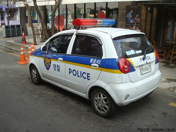 这个警车给力,牌子我记得就跟上面克鲁兹一个牌子的,有清楚这个牌子的