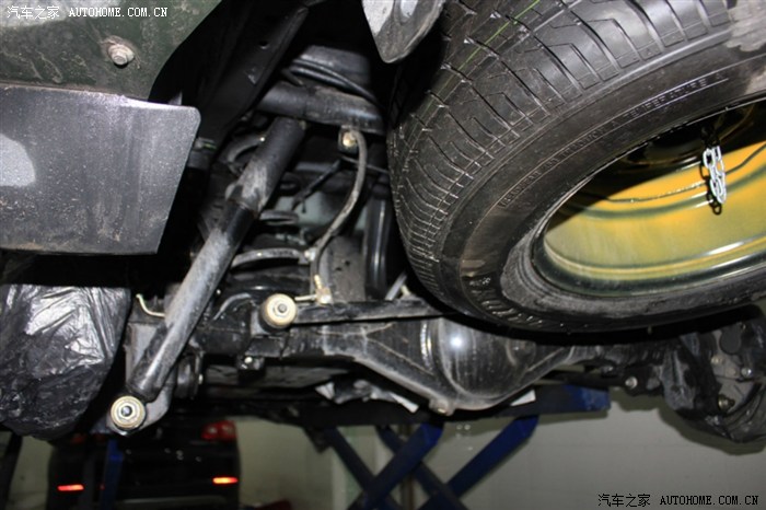 给小三做了底盘装甲装了侧踏还有点小装饰