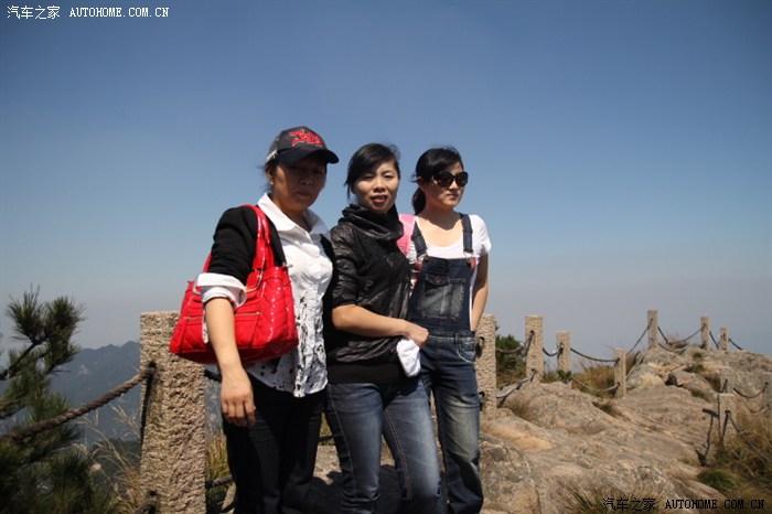 美女华山之巅合影{巴蜀嫂,居士夫人,豆豆夫人}