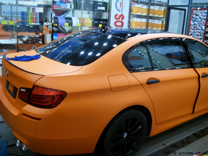 武汉四季贴膜连锁店艾利亚光改色膜宝马5系哑光橙改色作业