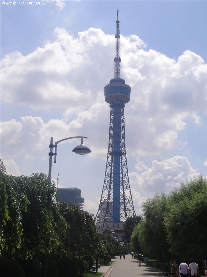 朝阳公园边上的吉塔.