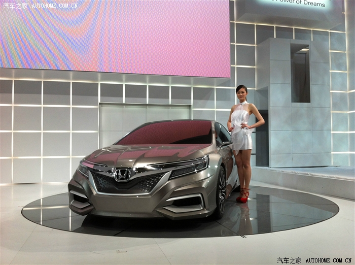 附送车站mm照片一张,也是本次车展拍的唯一一张,个人对于车模兴趣不大