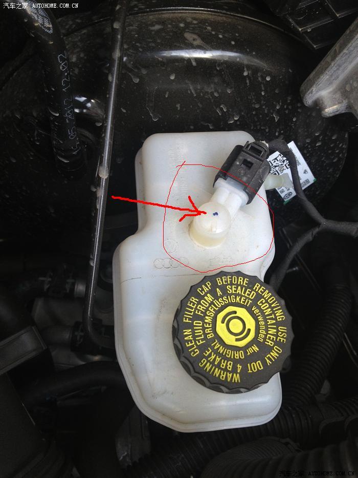 请教大家关于新polo刹车油盒问题