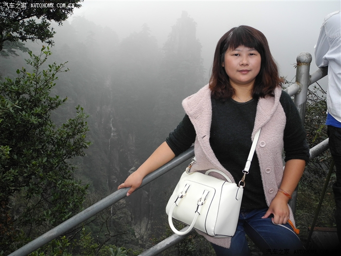 到达莽山鬼子寨 小新新带的姨妹子 莽山上面拍到的蛇 飞鹰背着崽从