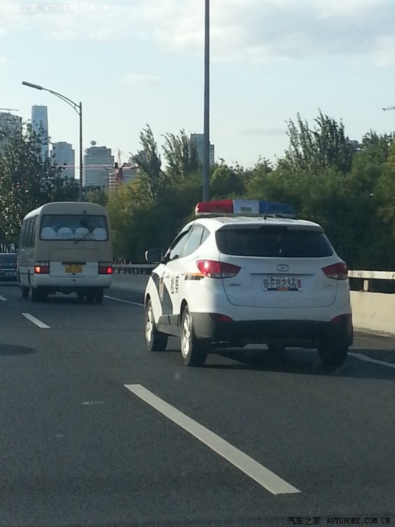 【图】检察院也喜欢ix35呀 周一在三元桥上看到的警车_北京现代ix35