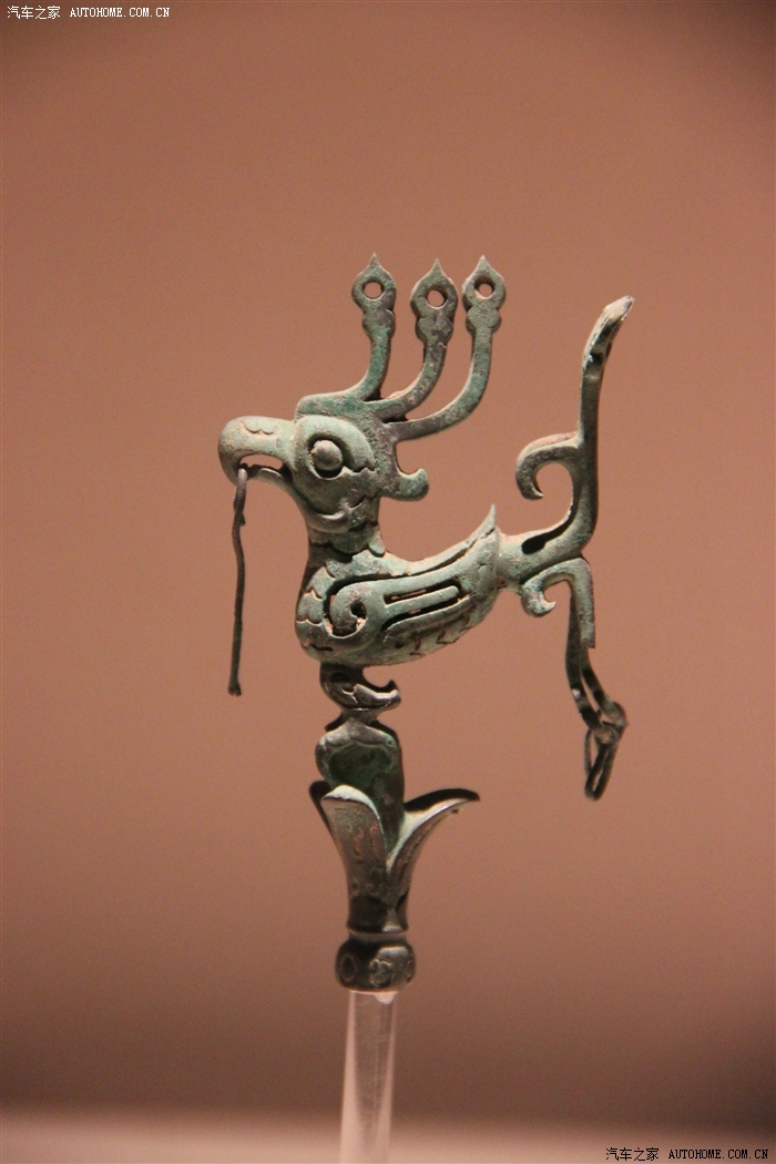 铜神树枝头立鸟