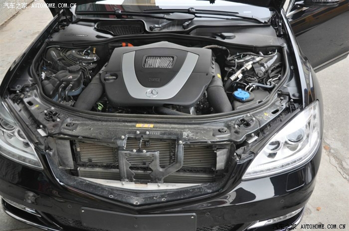 3075 | 回复: 5 奔驰s级论坛 s400的水箱 和雨刮器喷水的水箱分别在哪