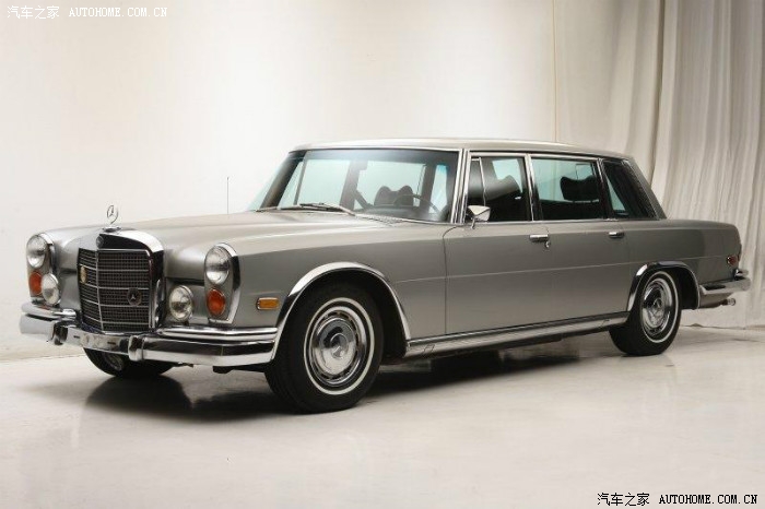 再加桃木贴: 参考60/70年代奔驰600(w100)后座,於小五后门窗框加上