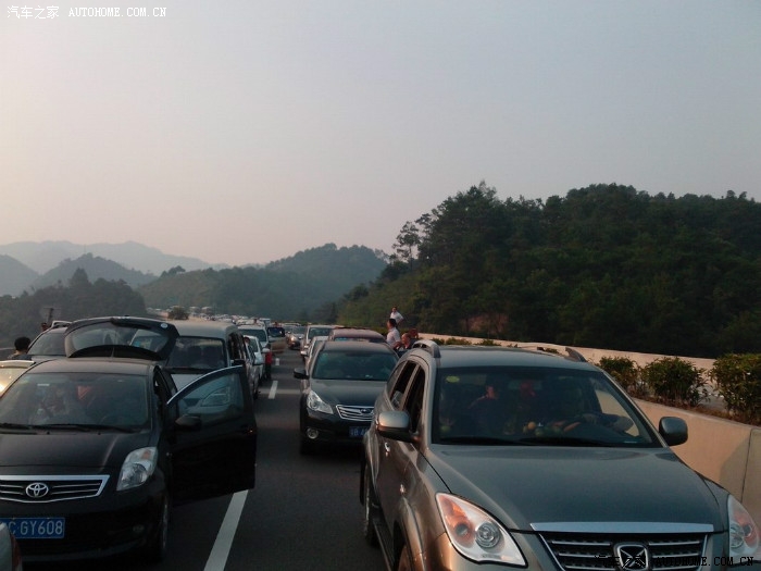 广昆高速大堵车