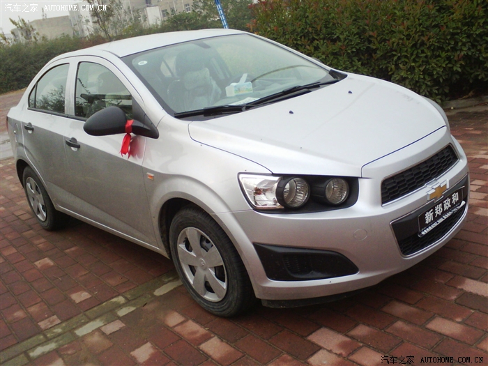 银白色提车作业