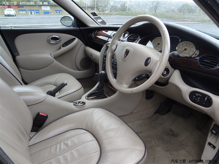 为各位朋友带来英国的金色罗孚75外观内饰和mg7如出一辙