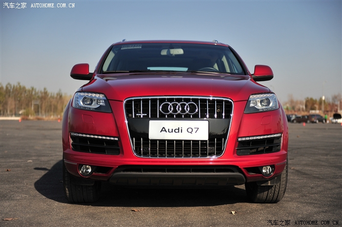 石榴红色奥迪q7 3.0 tfsi quattro三天试驾评测