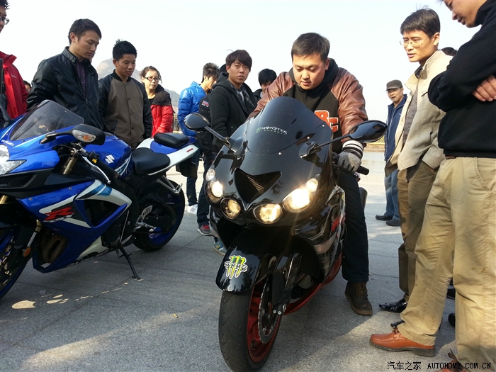 摩托车车友会阳光明媚的一天出去逛逛