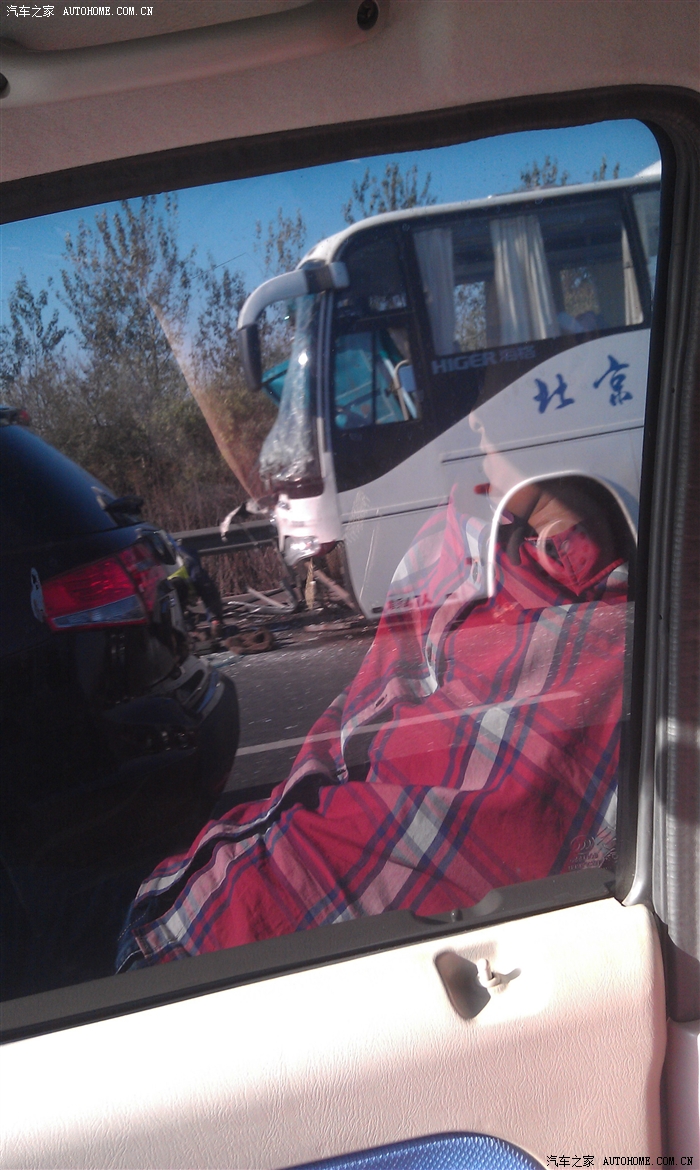 今天中午有人看到京承高速的事故了吗?