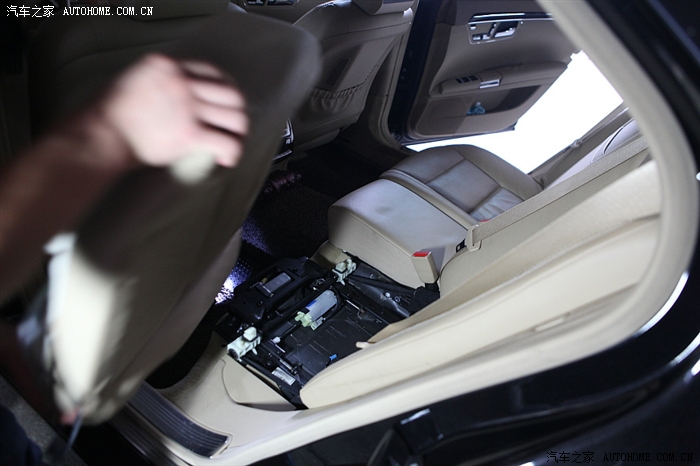 【图】奔驰s350,后排座椅拆卸作业_奔驰s级论坛_汽车之家论坛