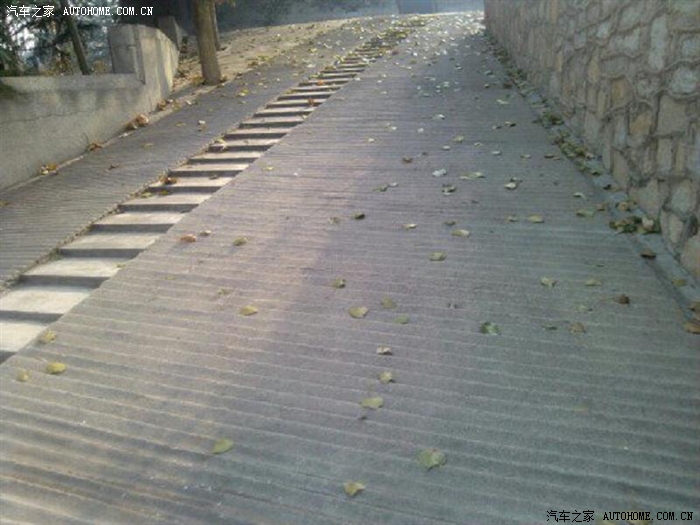 首先找一个搓衣板的上坡路,把车弄到坡,试试动静.