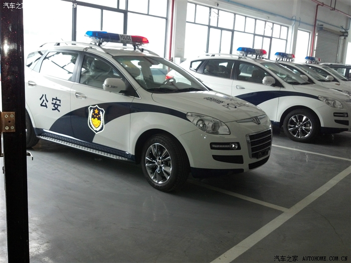 帅气的纳智捷大7警车