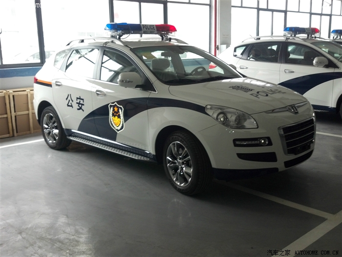 帅气的纳智捷大7警车