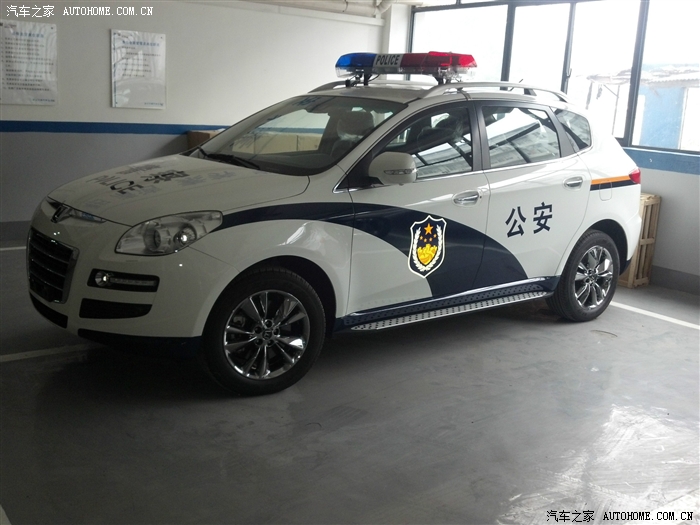 帅气的纳智捷大7警车