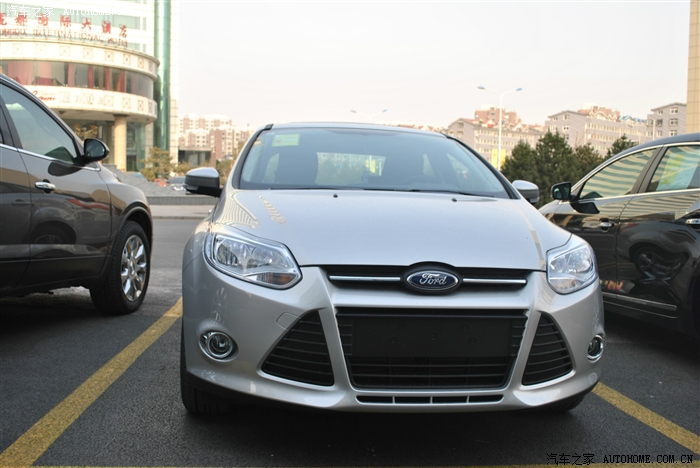 新福克斯银色三厢16自动风尚入手
