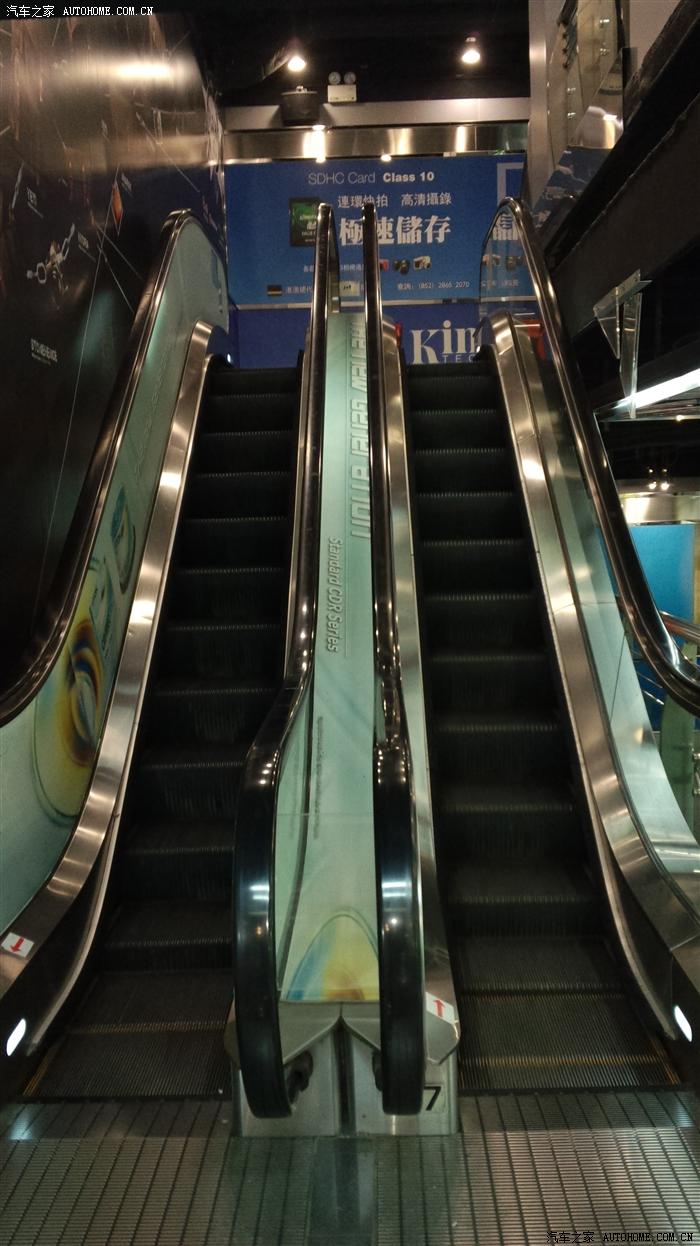 电梯宽度也是仅能容纳一人