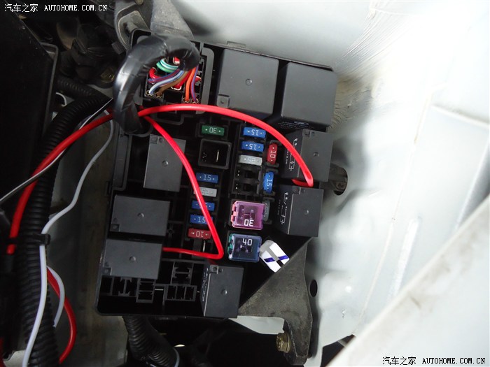 这个根线接在油泵继电器五号脚,根接在近光继电器5号脚.