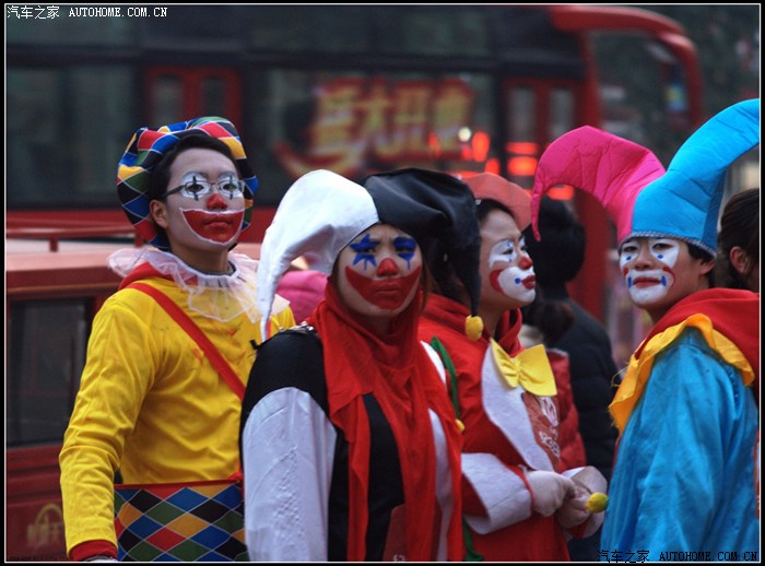 祝车友们圣诞快乐献上一组新拍的街头小丑大家一乐哈