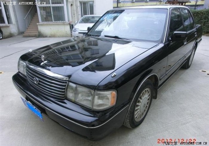 新人出一辆中古丰田皇冠92款30l17w公里老手请估个行情价