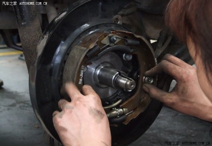 更换手刹片,手刹线,以及制动盘全过程,!求围观!