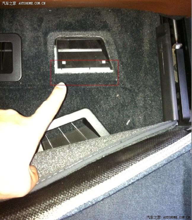 请问13款奥迪a8l拓印车架号在哪里