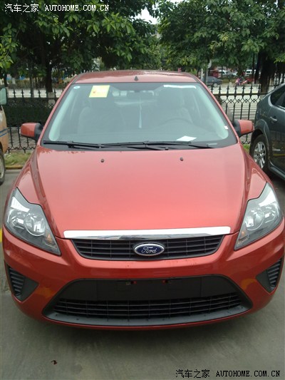 弱弱请教一下,经典福克斯1.8基本型有没有自动落锁功能?