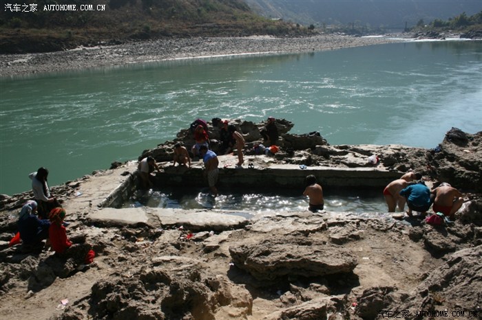 怒江人与自然的和谐澡塘会