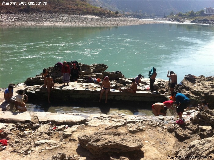 怒江人与自然的和谐澡塘会