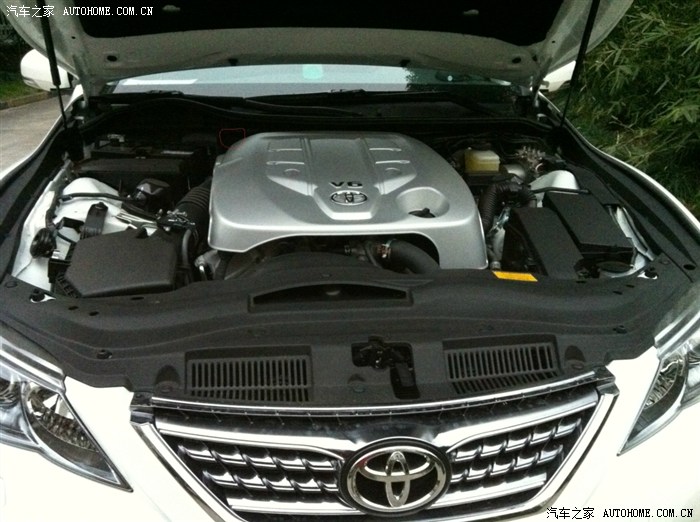 今天终于找到新锐志的铭牌藏身之处了,还真隐蔽啊