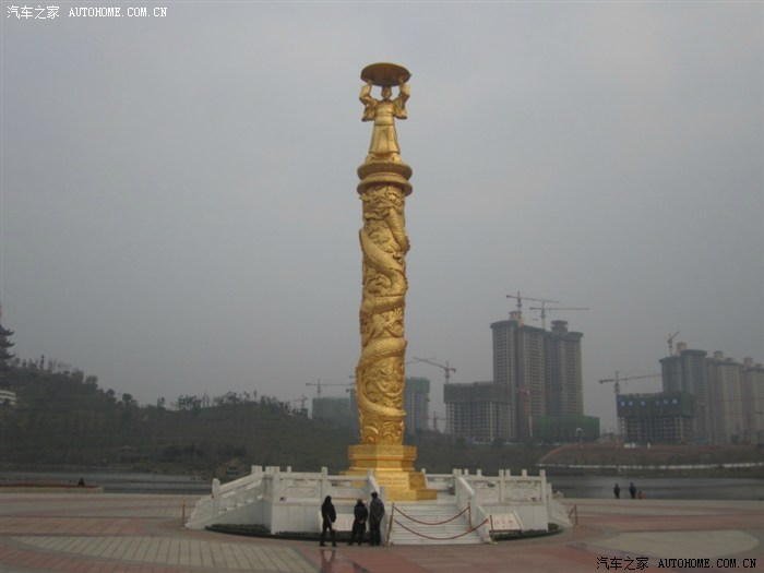 兴龙湖标志性建筑"仙人龙腾柱"