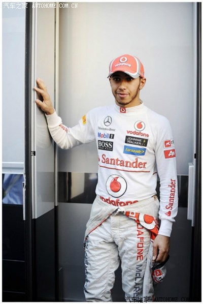 是他不愿多提的一年,没完没了地面见赛会干事,与其他车手间的诸多不快