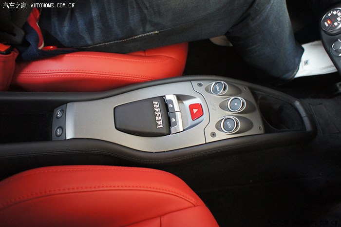 今天去试驾了法拉利458,详细评测如下.