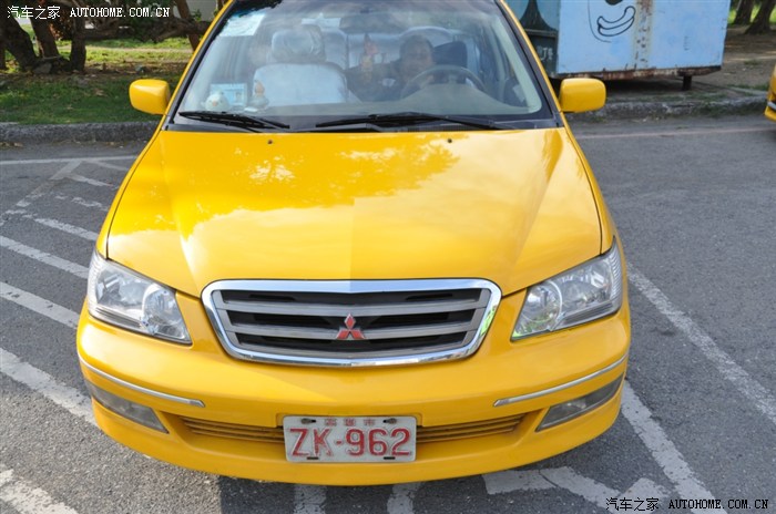 三菱出租车,有点历史了,叫不上名字!