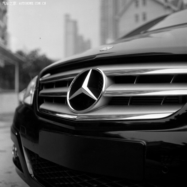奔驰b200黑白胶片纪念照