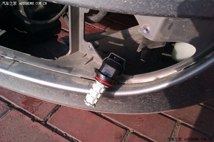 09polo劲取前雾灯倒车灯的拆卸方法and换led灯泡作业