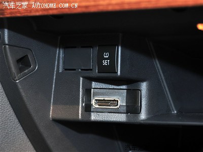 下图到底哪个口是外接音源接口(usb/ipad/aux)?