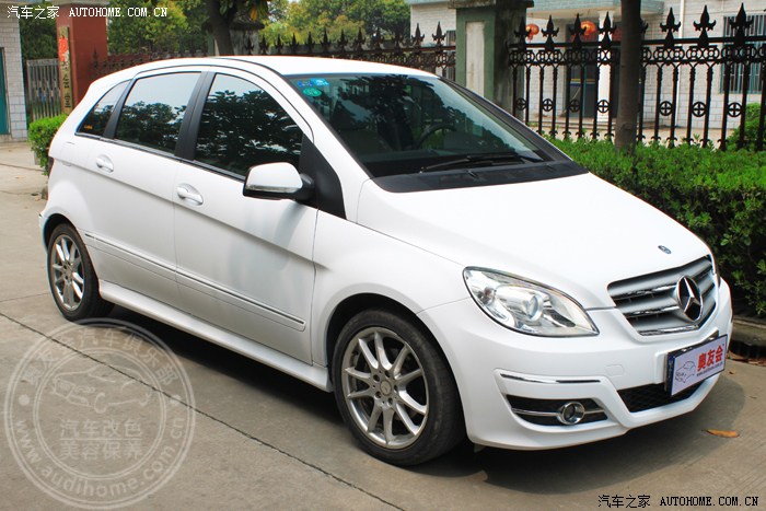 奥友会汽车改色奔驰b200磨砂白改色贴膜作业多图