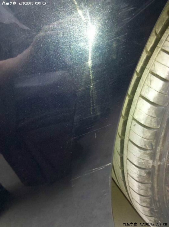 新车第一天开去上班车被刮了已上图第2天上班倒车撞自行车