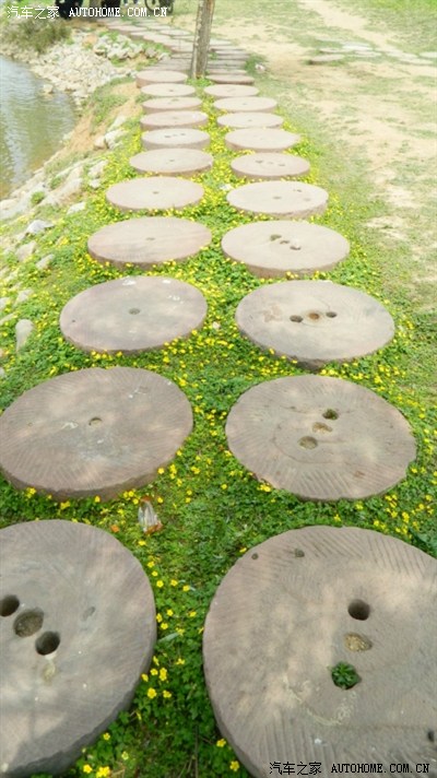 开满鲜花的石磨小路,这个很有创意!