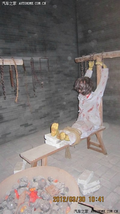 2,红色娘子军当时的水牢--原景重现,有木有点恐怖?