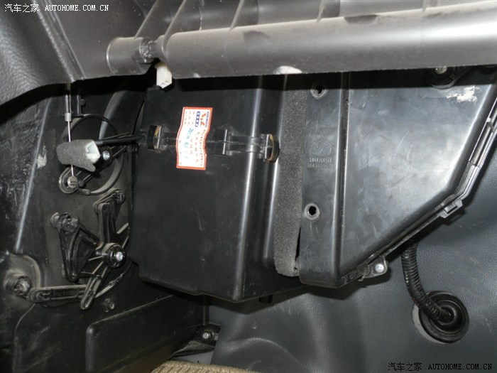 五菱荣光基本型加装空调作业