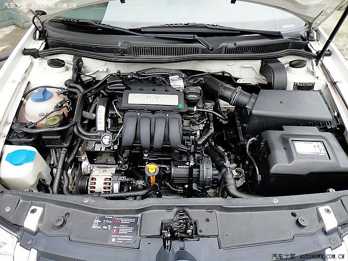 自己动手清洗使用5年的大众宝来经典发动机舱 图