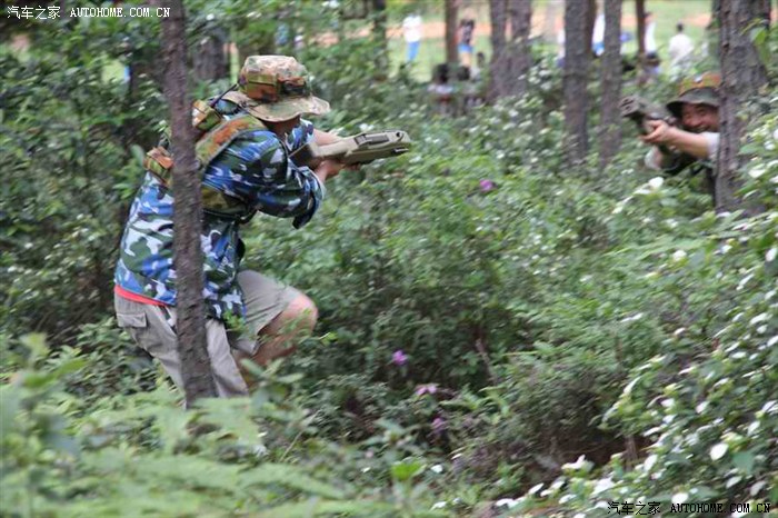 男女户外活动打野战内有大量照片和公司mm