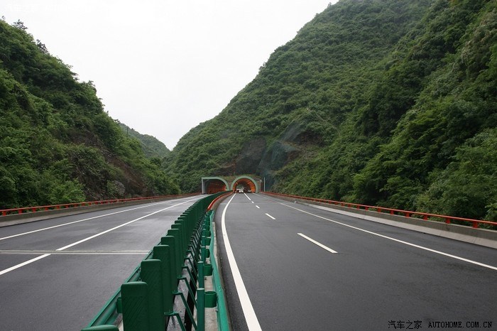 秦岭深处的西康高速公路隧道群!